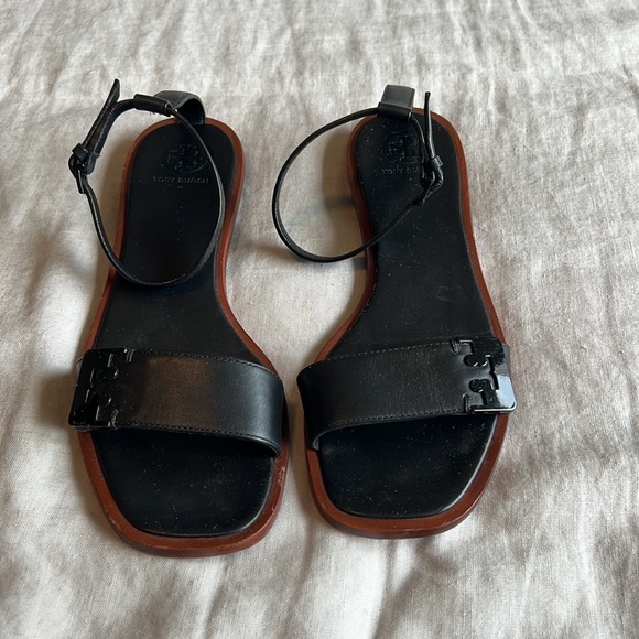 Tory Burch Black sandal with brown sole and trim - Picture 2 of 5